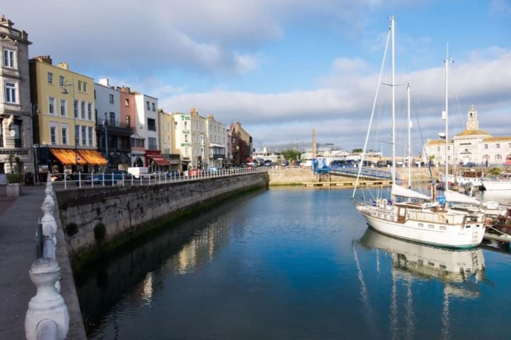 Seas the Day - Luxury Beach Apartment - Sleeps 4