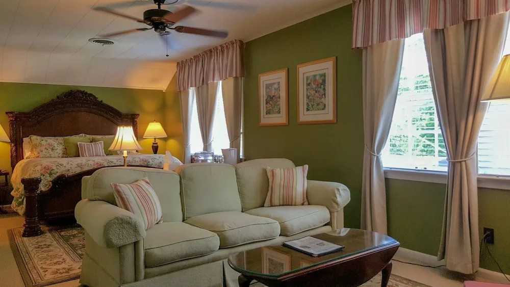 Andrew Morris House Bed and Breakfast