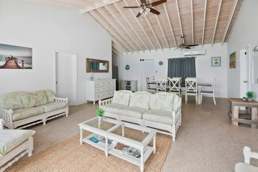 Beachfront White Palm Villa - Tar Bay