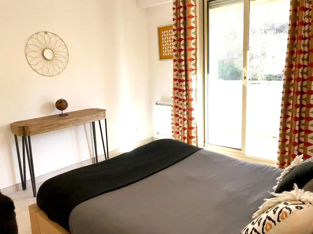 Apartment with One Bedroom in Antibes, with Wonderful City View, Furnished Terrace And Wifi - 550 M From the Beach