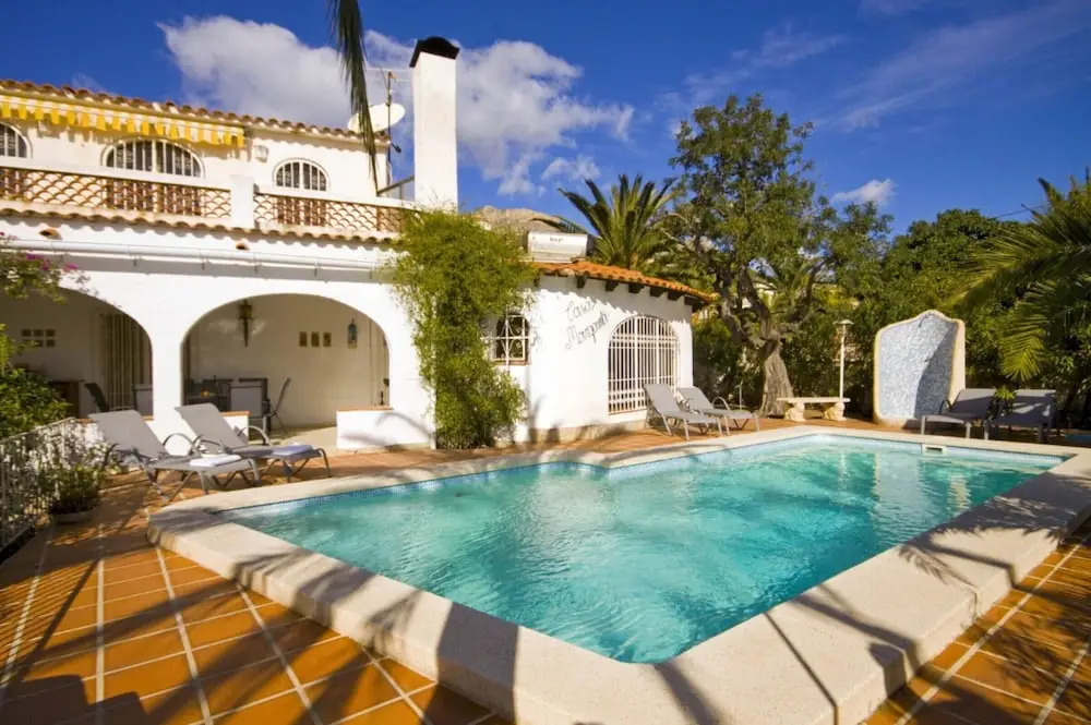 Villa - 4 Bedrooms with Pool and WiFi - 104982