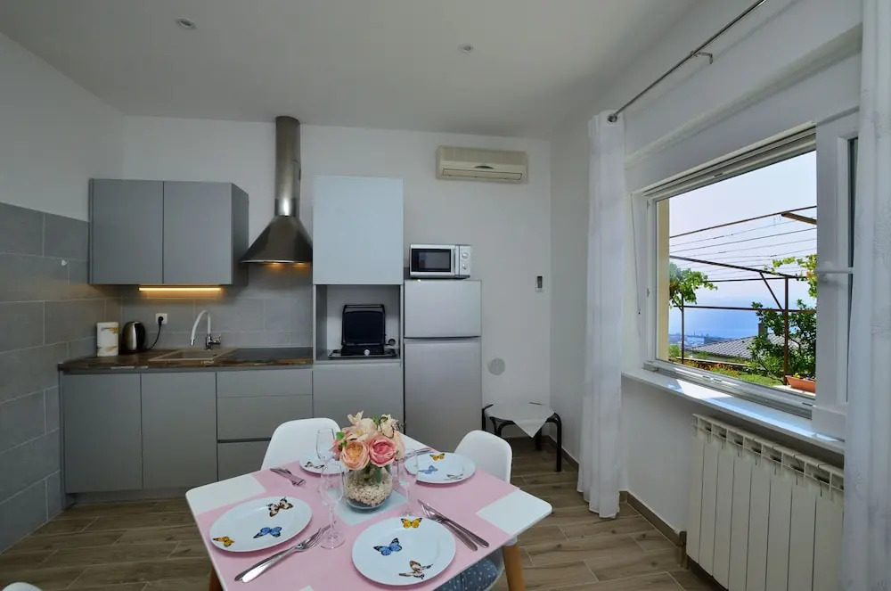Pool And Garden Apartment Happy Sound