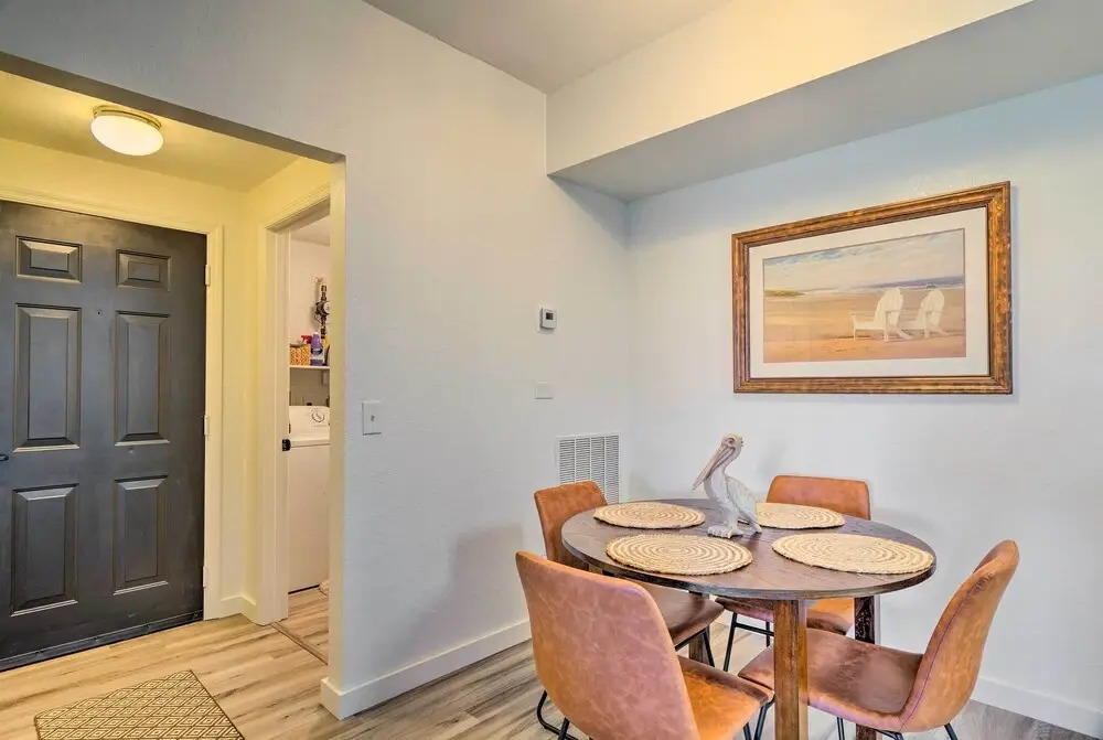 Airy Fort Myers Condo ~ 4 Mi to Beach!
