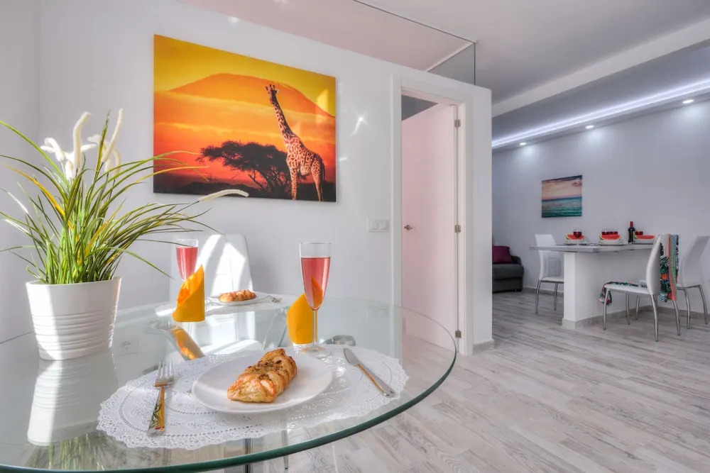 Tidy Little Apartment, Air Conditioning and Pool