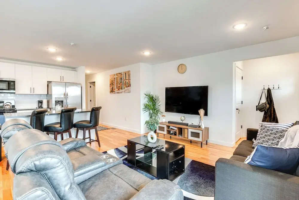 Modern Elizabeth Apartment ~ 1 Mi to Train Station