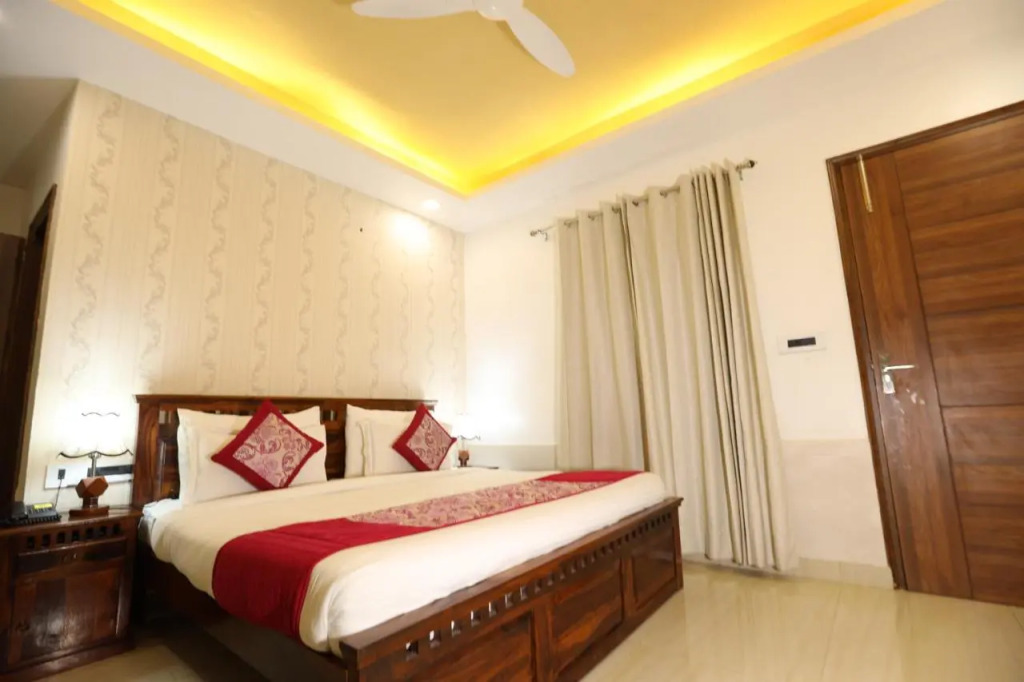 Hotel Lavit Couple Friendly near Faridabad Metro station