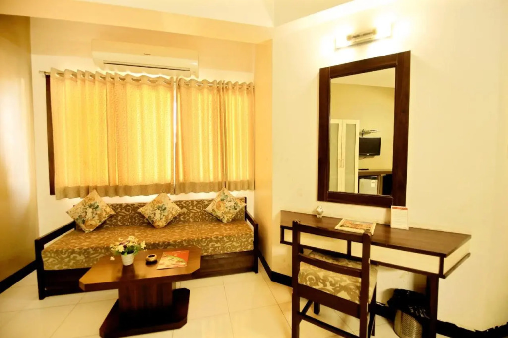 Ashish Palace - A City Centre Hotel