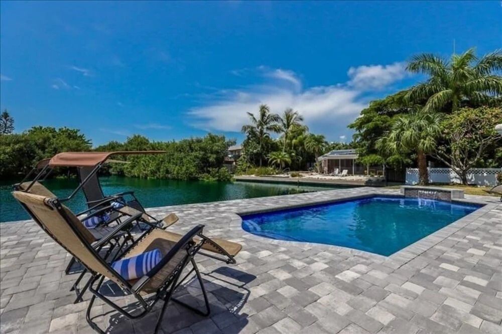 Beach N Lake - 3 Br Home
