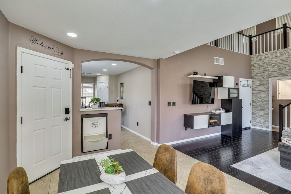 Big Yard & Patio! Modern Home Near Vegas Strip