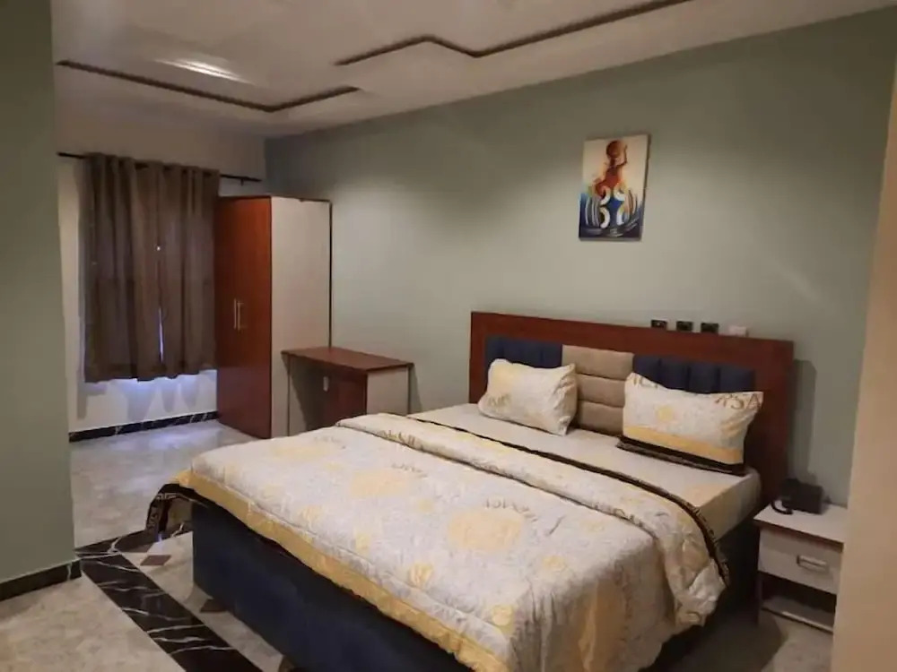 Apex Hotel And Suites