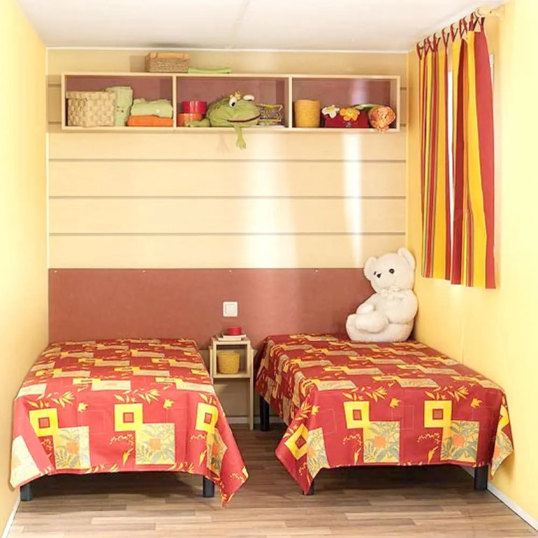 Charming Bungalow in Pataias, 18 m² with Shared Pool