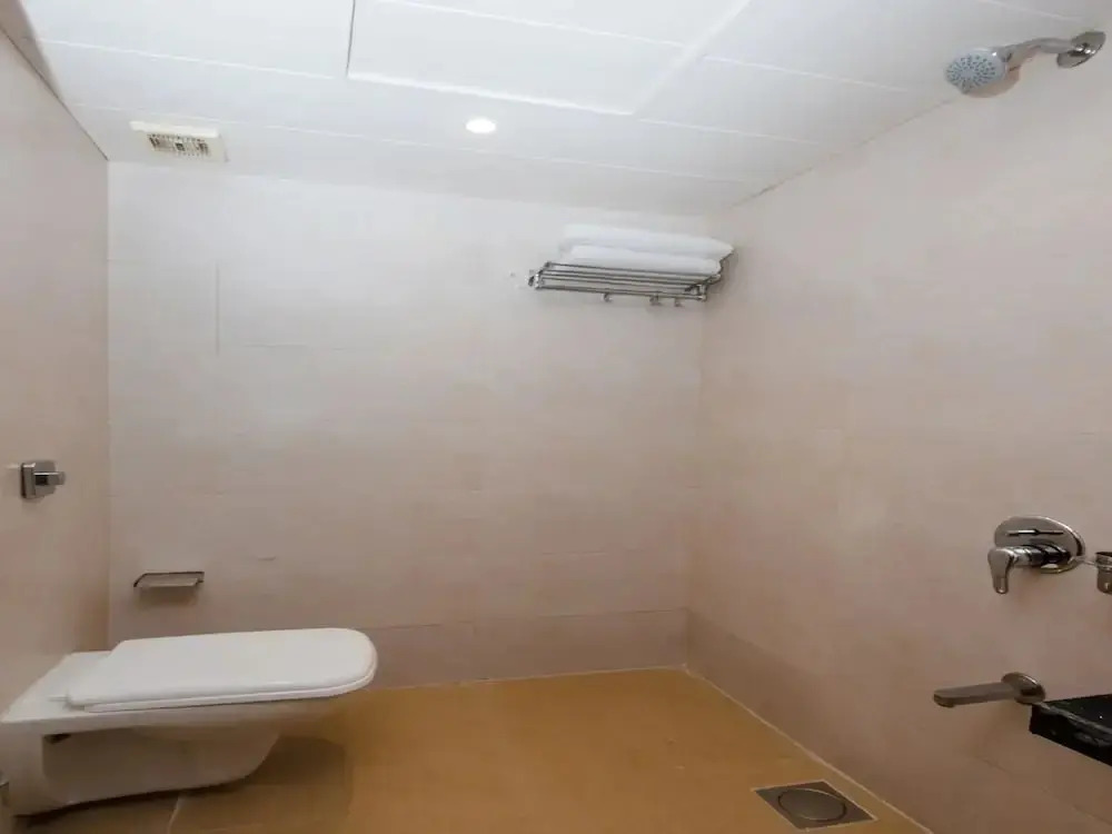 Hotel Royal Inn By OYO Rooms