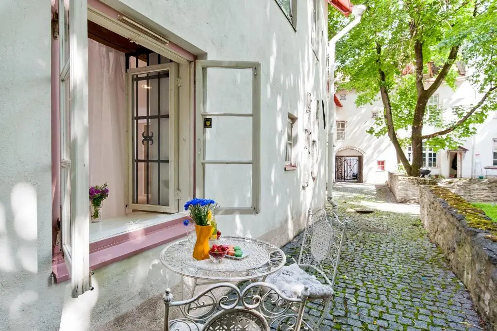 Old Town Central Apartment