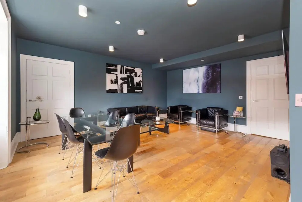 JOIVY Apartments - 5* Central Georgian Apartment (2 Bed)