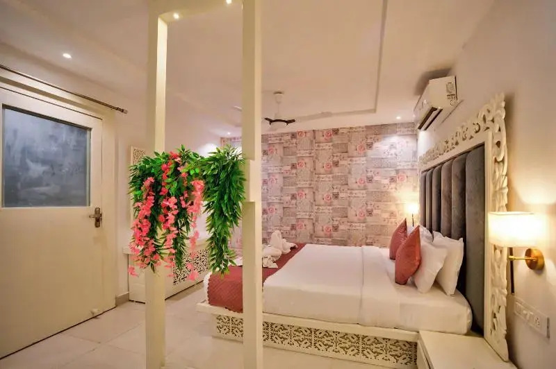 Raya Resorts
