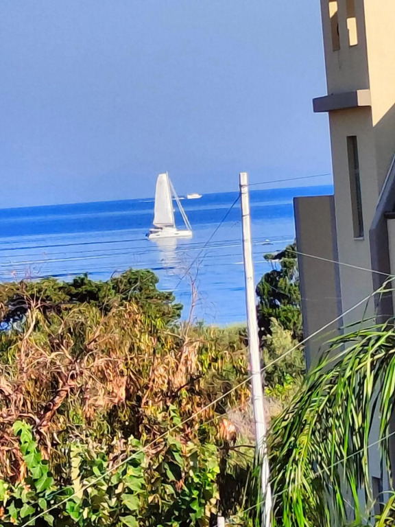 "Appartamento del Mare Gliaca" con vista Isole Eolie,ampia terrazza e parcheggio privato gratuito