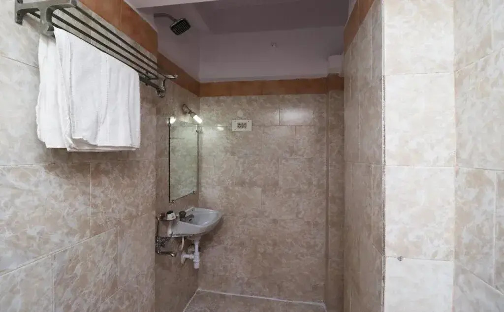 Parakh Palace By OYO Rooms