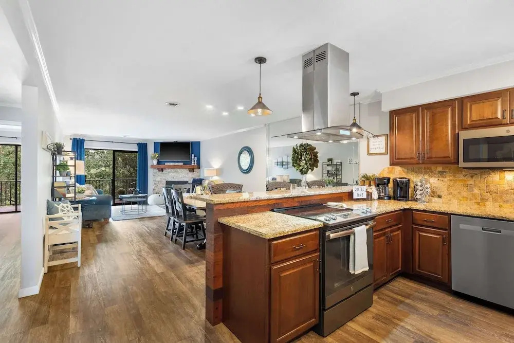 Blue Royale Retreat - Condo for 6