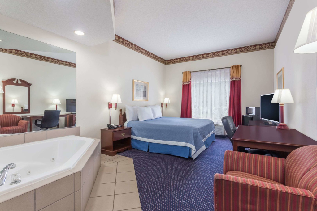 Clarion Pointe Jesup