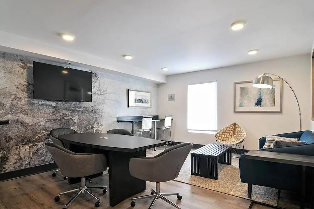 Arrive 800 Penn Executive 1br 1 Ba