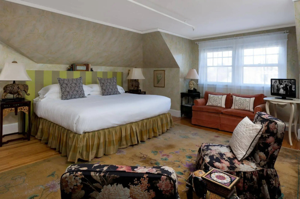 Pomegranate Inn
