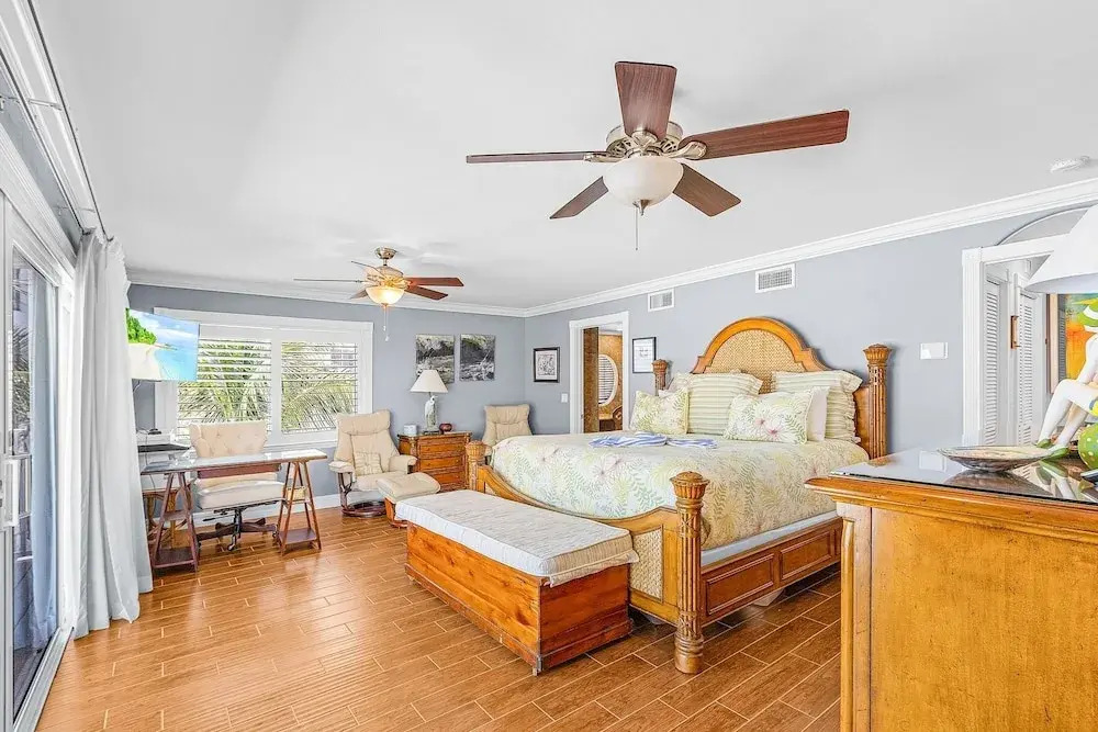 ~island Girl~ Immaculate Gulf Front Duplex 5 Bedroom Home by RedAwning