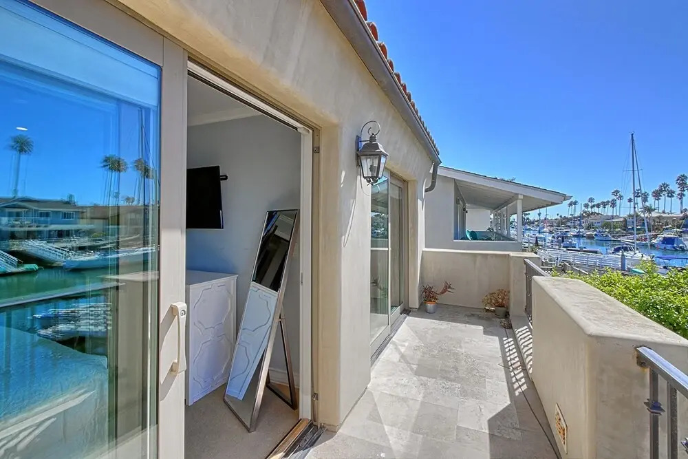 Large Ventura Keys Waterfront 4 Bedroom Home