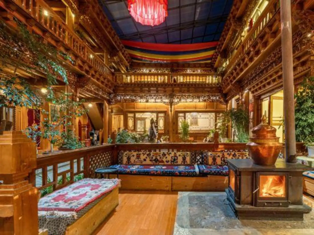Shangri la Le Fu Ge Dan Inn (dukezong ancient city store)