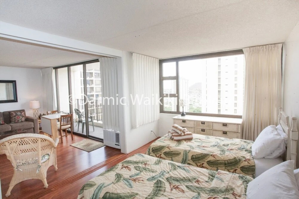 1-3303 Waikiki Banyan