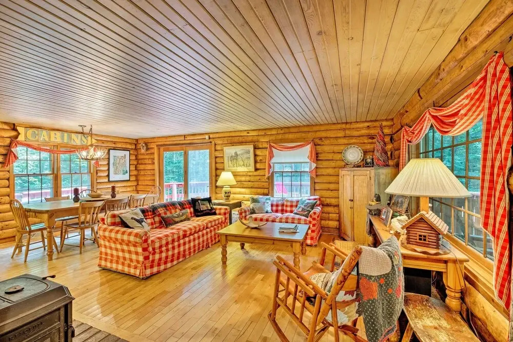 Private Wooded Cabin: 7 Mi to Mount Snow!