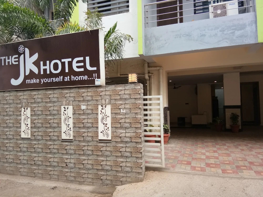 JK Rooms 126 Parashar Legacy - Opp Railway Station