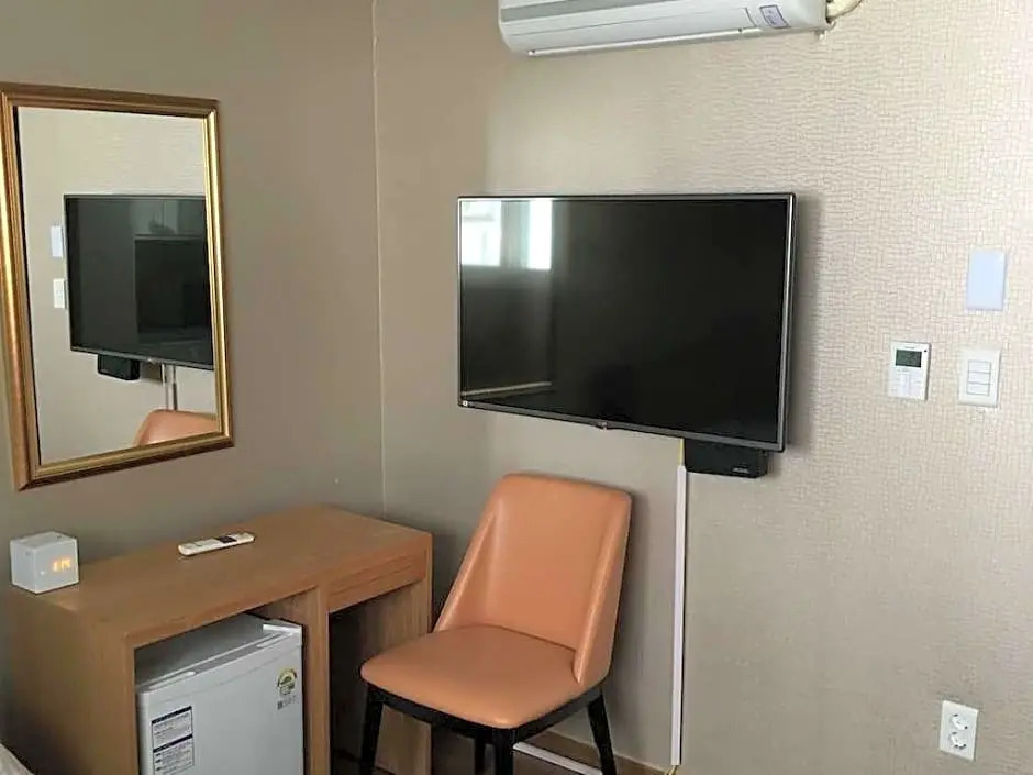 Sinsa Residence and Guesthouse
