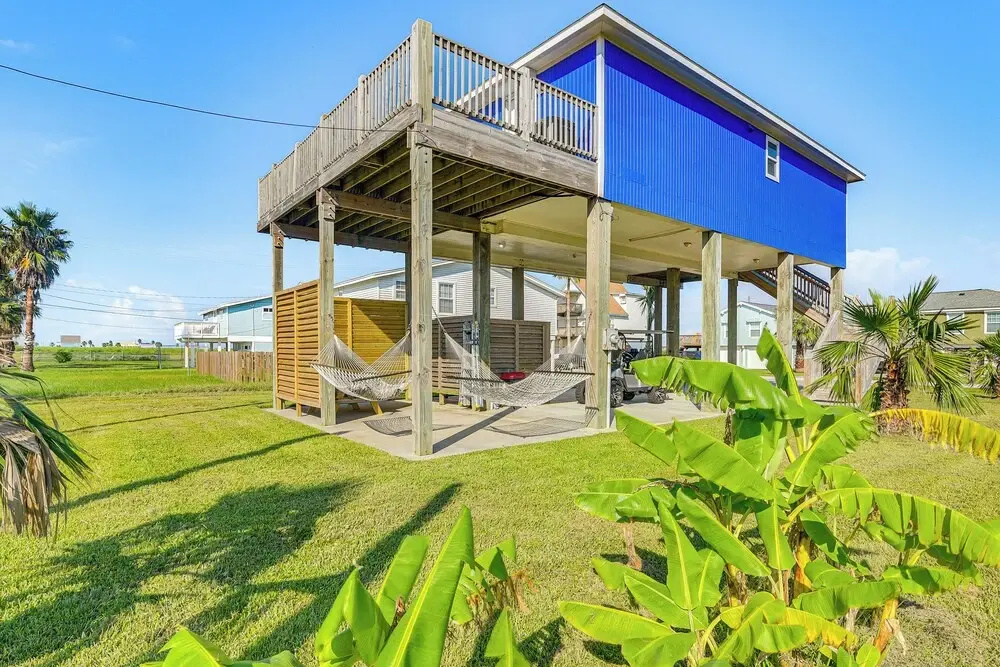 Golf Cart, Pool Access! Beach-walk Galveston Haven