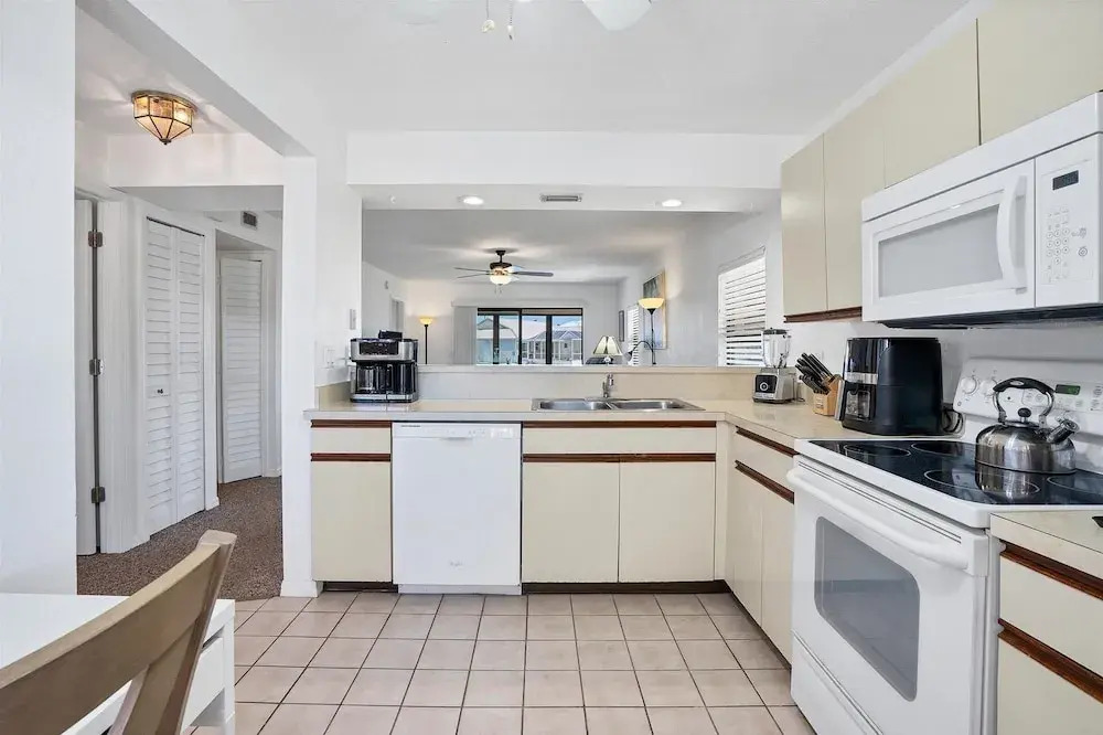 Punta Gorda 2-Bedroom Canalfront Condo with Dock and Pool 2 Condo