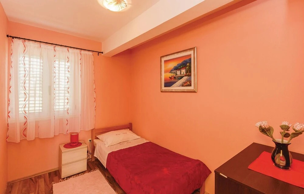 Nice Home in Kastel Luksic With Wifi and 6 Bedrooms