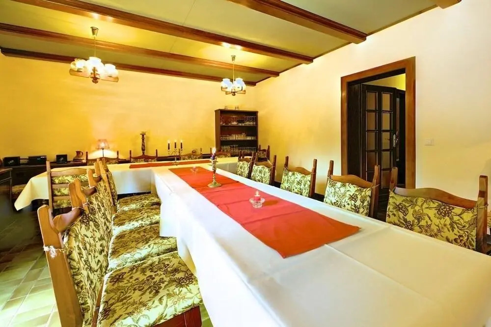 Hotel Garni Jagdschloss Waldsee mit Frühstücksbuffet & Schlossküche für Selbstversorger