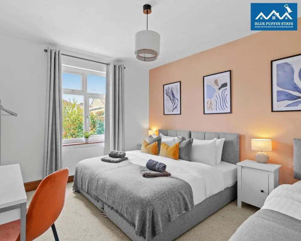 4 Bed Luxury Design House By Blue Puffin Stays with Hot tub, Foosball & Parking