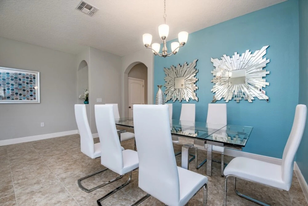 Solterra - 4104 Oaktree Drive