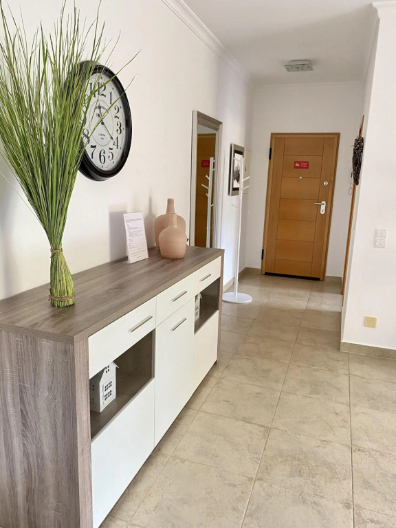 George's Quinta das Palmeiras, a 2 bedroom apartment in luxury complex, walking distance to town