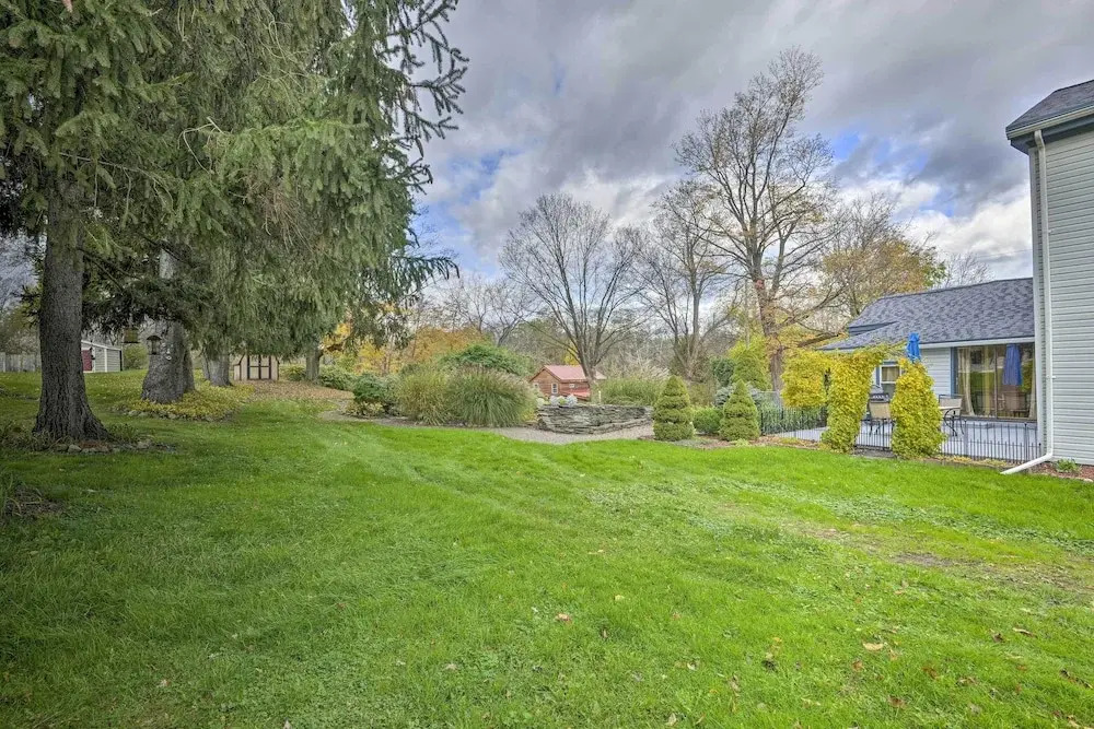 Spacious Home by Finger Lakes & Watkins Glen!