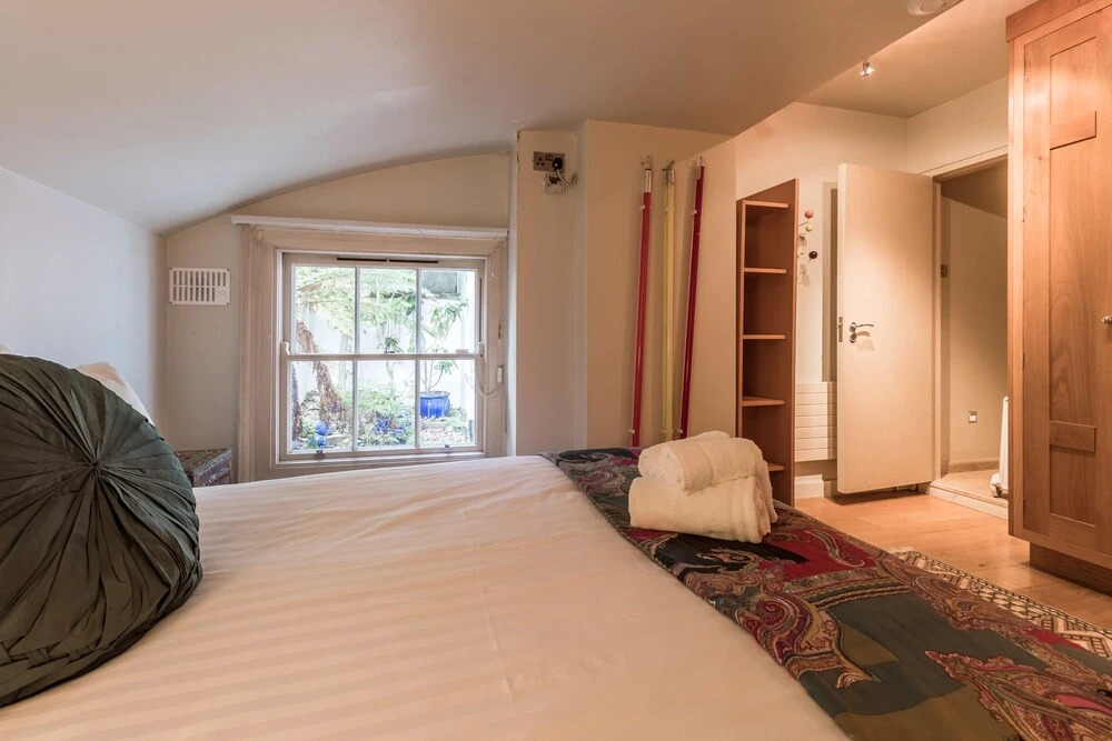The Oscar Wilde Suite by 5STARSTAY