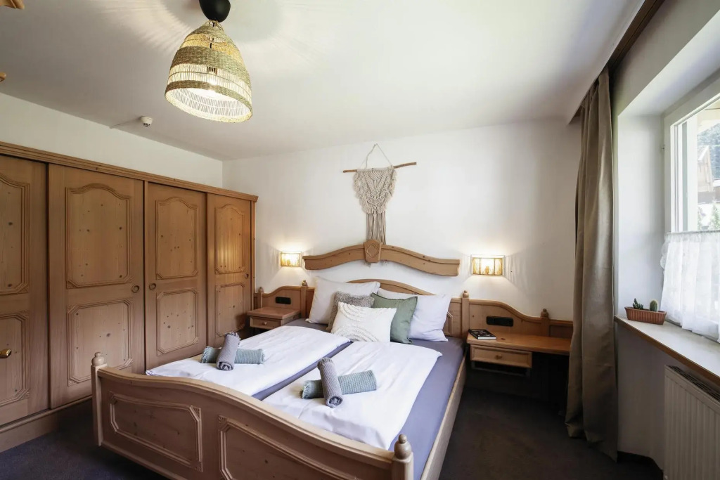 PineTree Lodge
