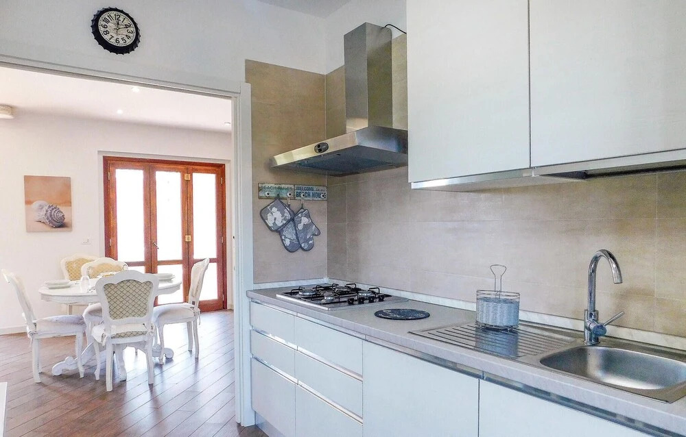 Amazing Home in Soverato With 3 Bedrooms and Wifi