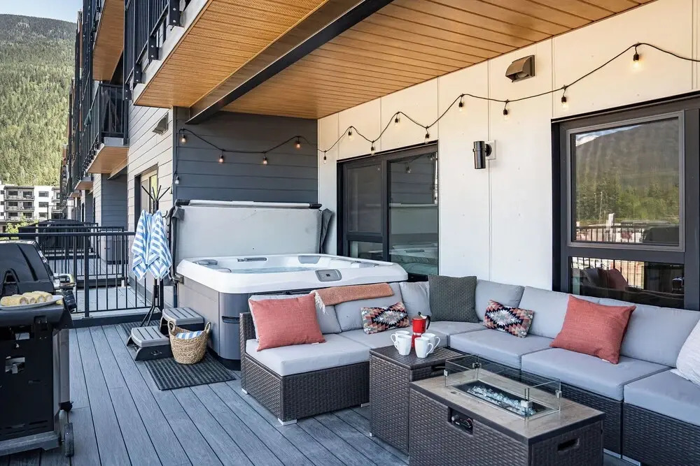Huckin' Harry's by Revelstoke Vacations