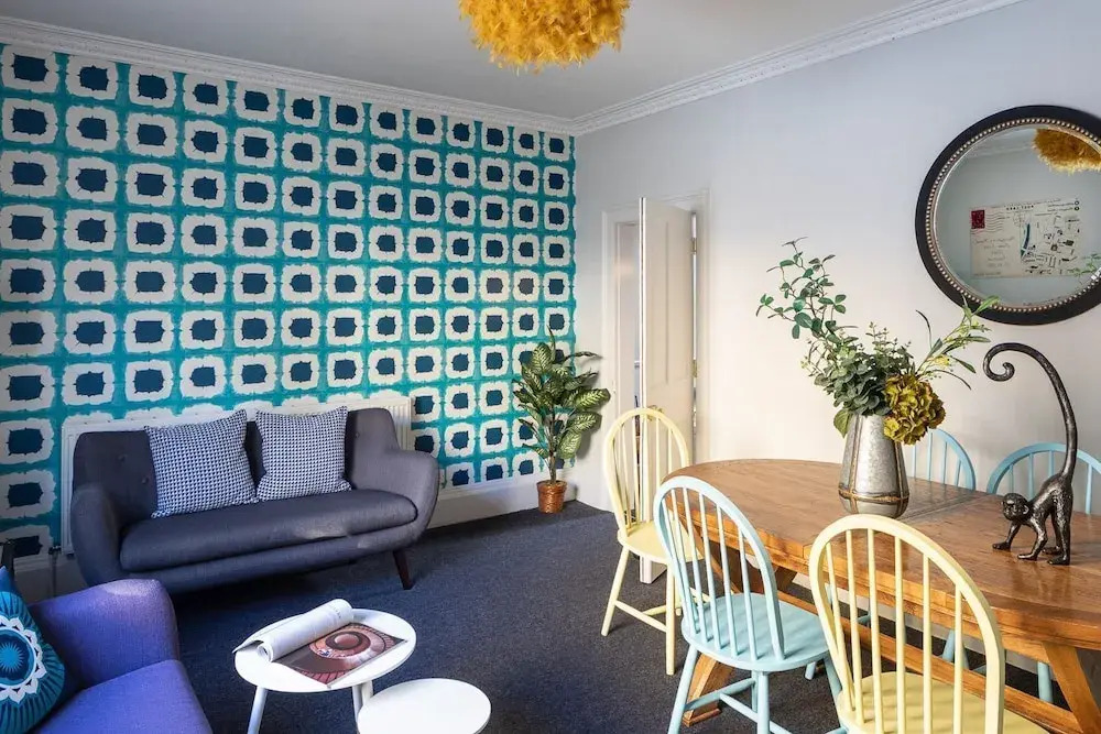 Dream Stays Bath - Trim Street Townhouse with Hot tub