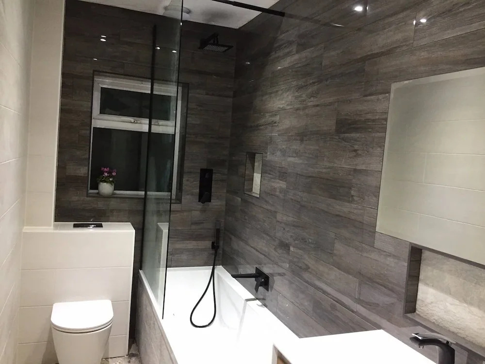 Double Bedroom, Kings Lynn, New Renovated Bathroom