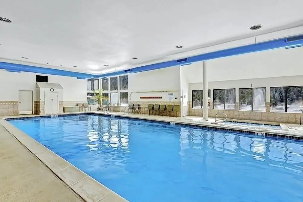 1777 Decatur 2 Bedroom Condo by RedAwning