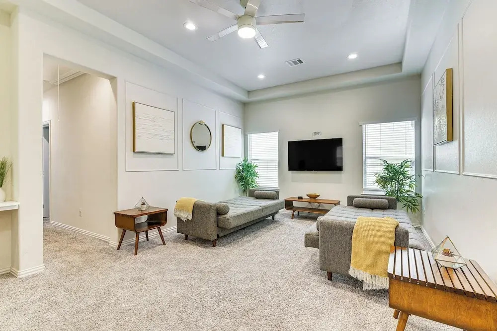 5 Mi to Downtown - Chic Home w/ Patio in Houston!