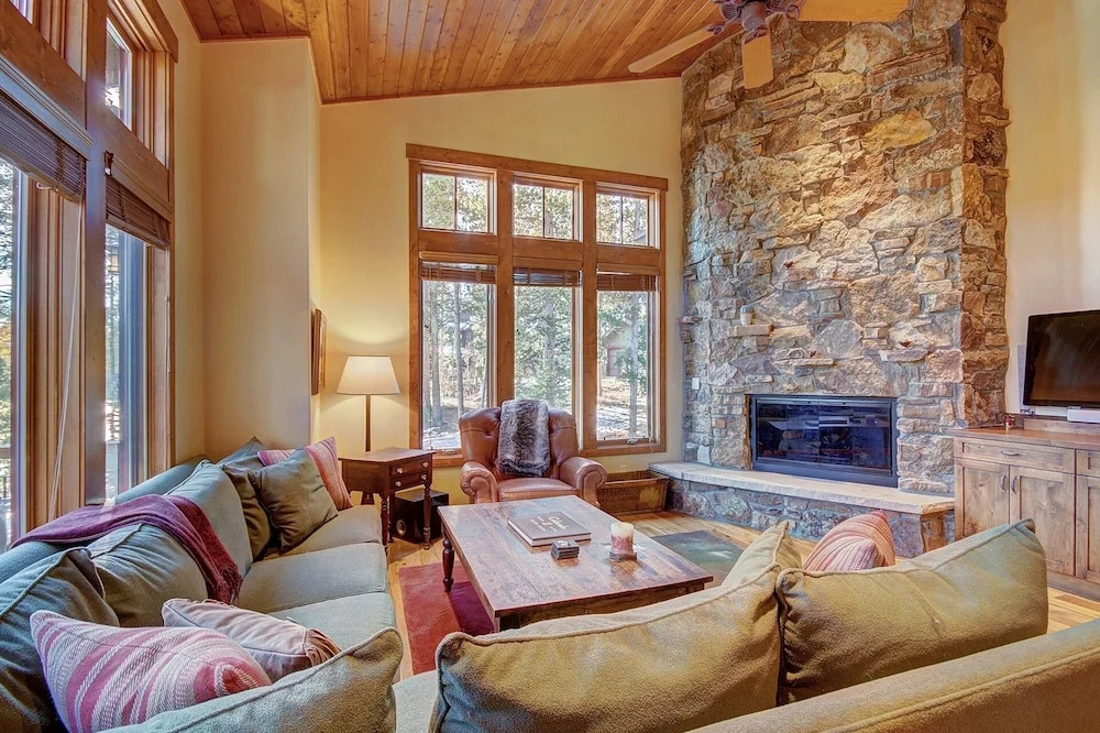 Shock Hill Escape 4 Bedroom Home