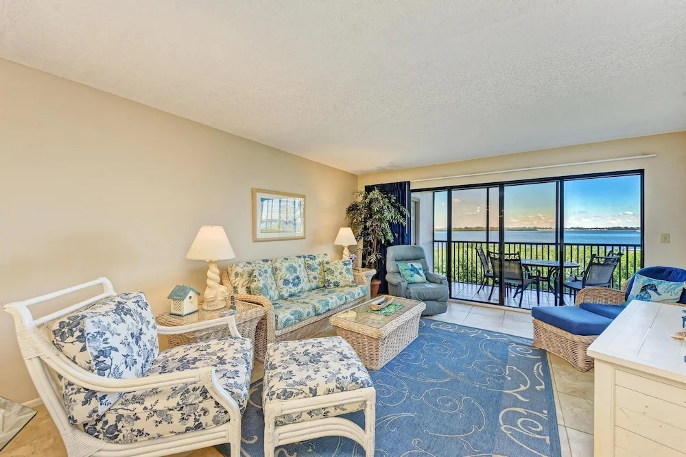 Coquina Tropics-2 Bedrooms-plus Den-2 Bathroom-water Views From Every Room